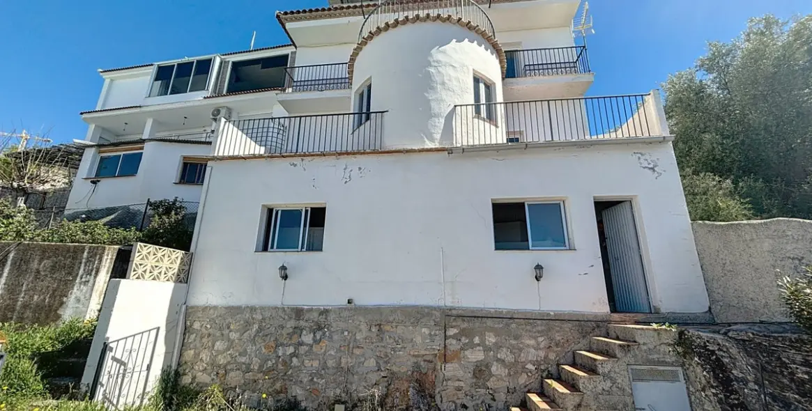 Sale of detached villa in Cómpeta 2