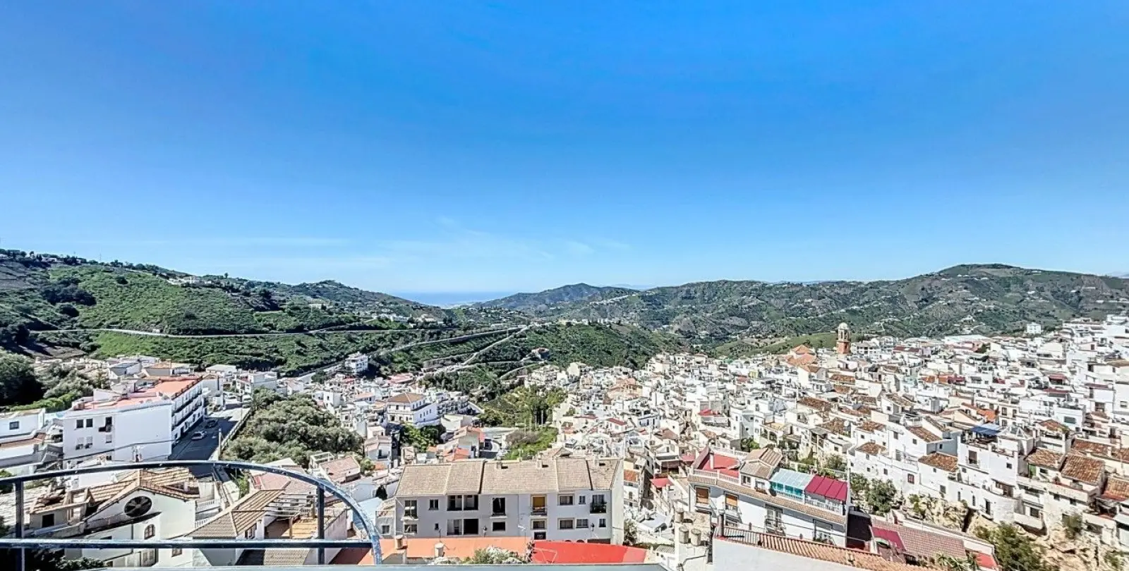 Sale of detached villa in Cómpeta 1