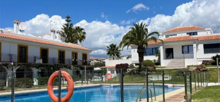 Sale of townhouse in Calahonda 1