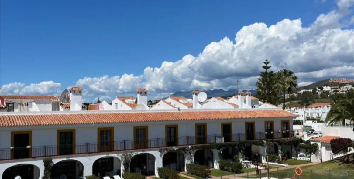 Sale of townhouse in Calahonda 3