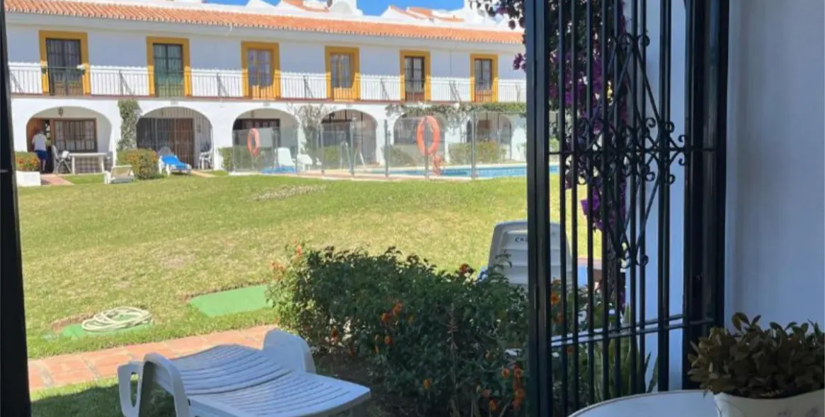 Sale of townhouse in Calahonda 4