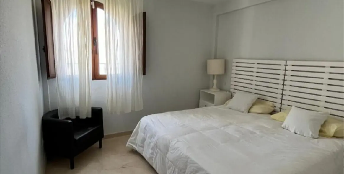 Sale of townhouse in Calahonda 9