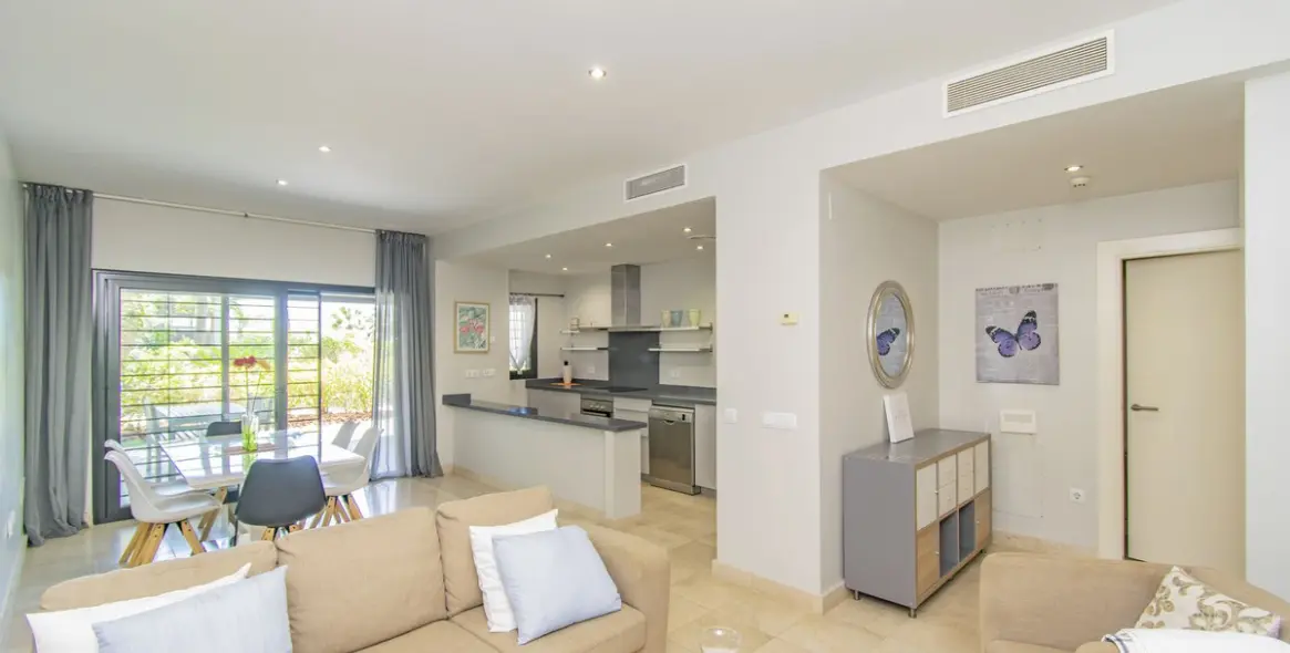 Sale of ground floor apartment in Los Flamingos 8