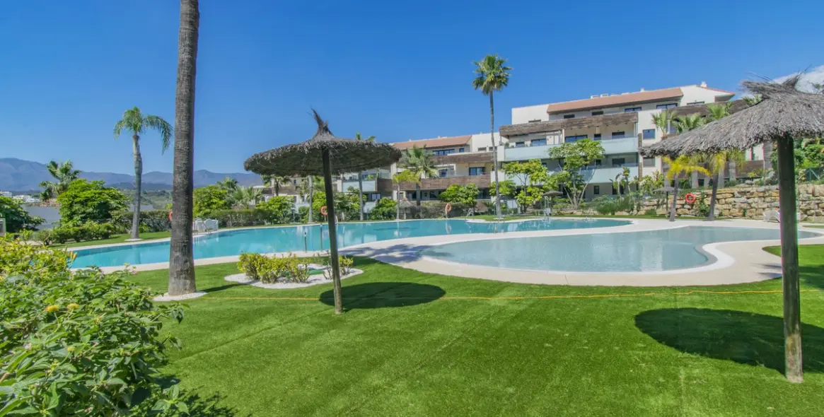 Sale of ground floor apartment in Los Flamingos 20