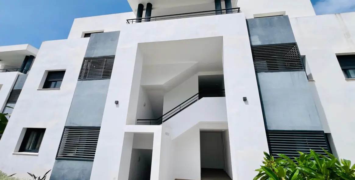 Продажа апартаментов на первом этаже в Casares Playa 22