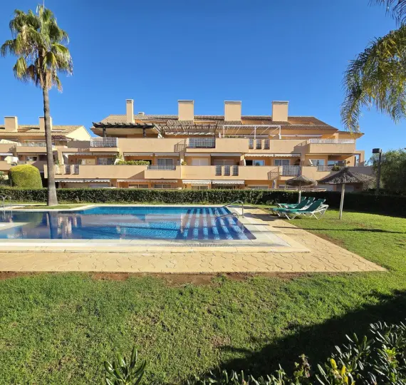Sale of penthouse in Elviria