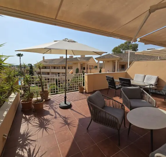 Sale of penthouse in Elviria