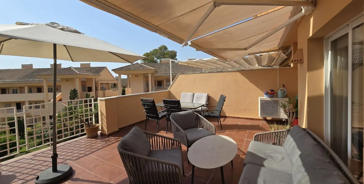 Sale of penthouse in Elviria 6