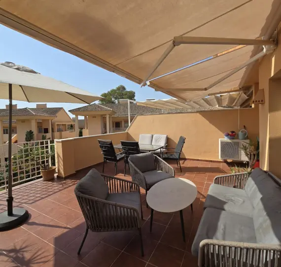 Sale of penthouse in Elviria