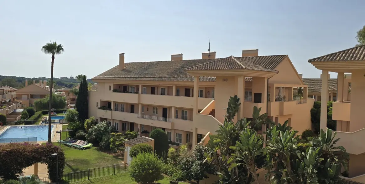 Sale of penthouse in Elviria 13