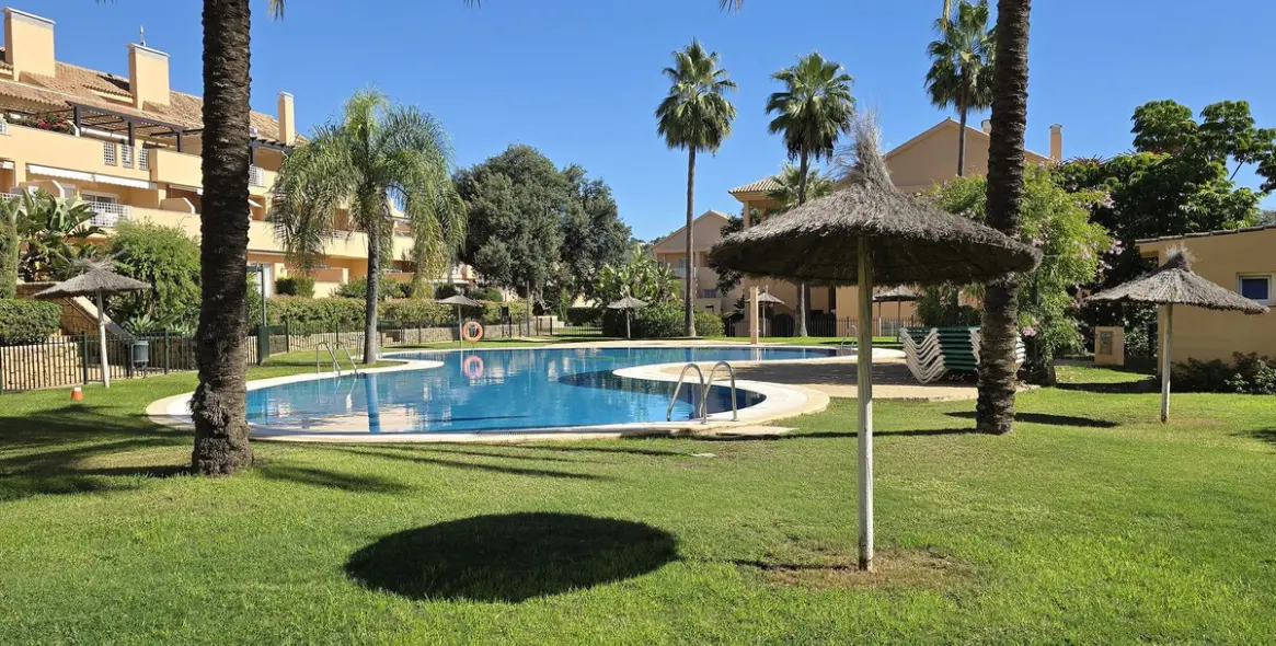 Sale of penthouse in Elviria 14