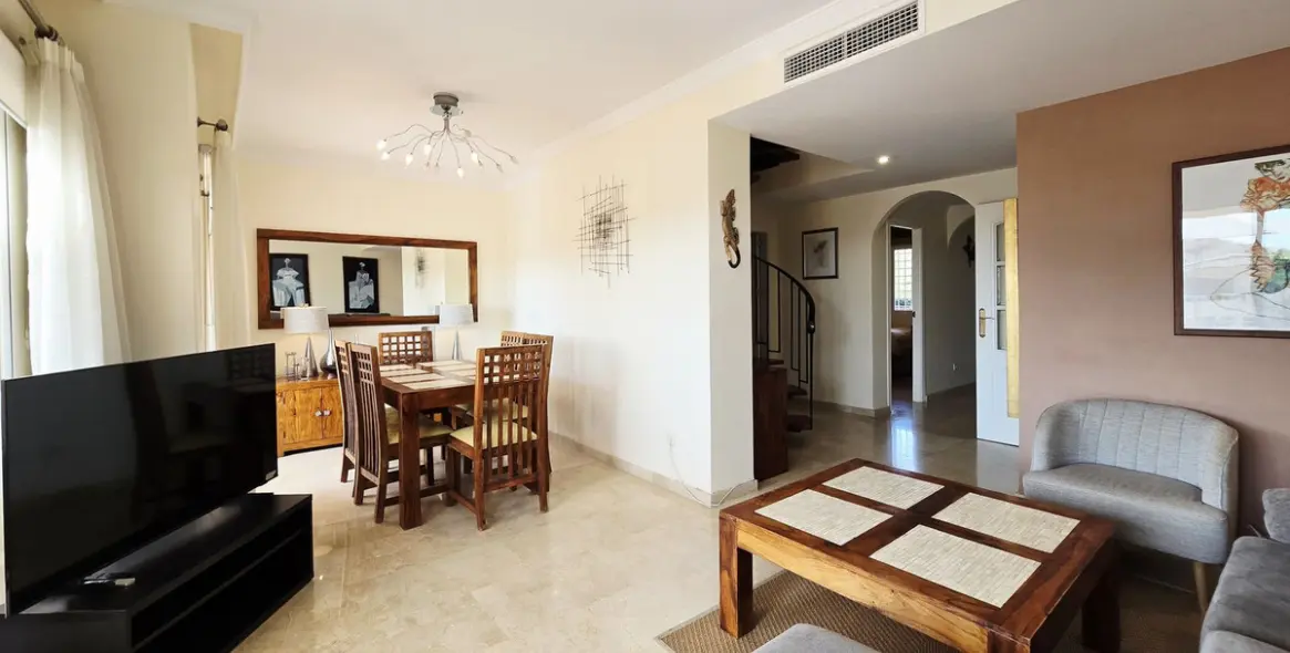 Sale of penthouse in Elviria 15