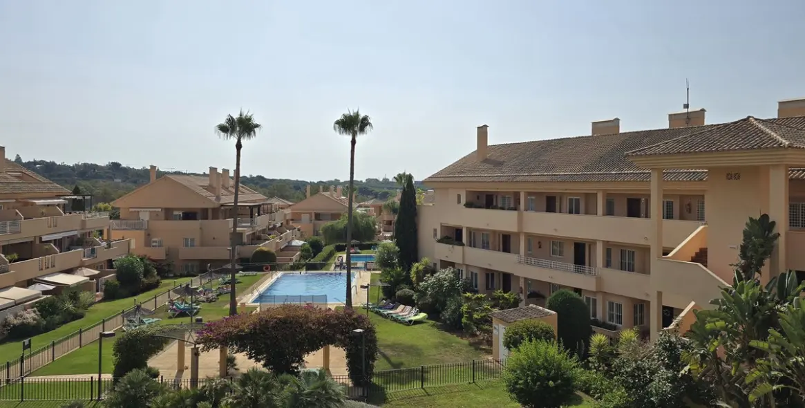 Sale of penthouse in Elviria 19