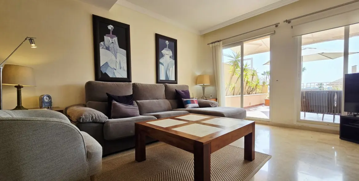 Sale of penthouse in Elviria 3