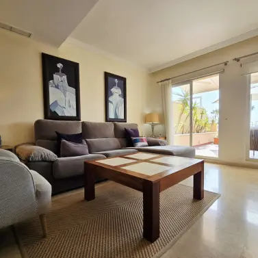 Sale of penthouse in Elviria