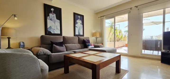 Sale of penthouse in Elviria 2