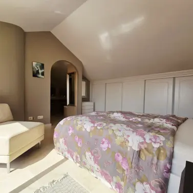 Sale of penthouse in Elviria