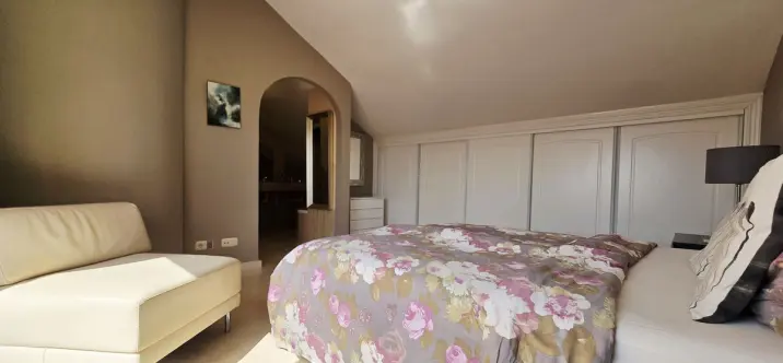 Sale of penthouse in Elviria 3