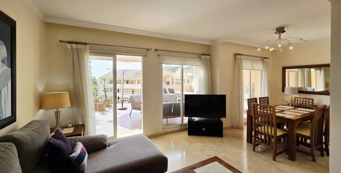 Sale of penthouse in Elviria 5
