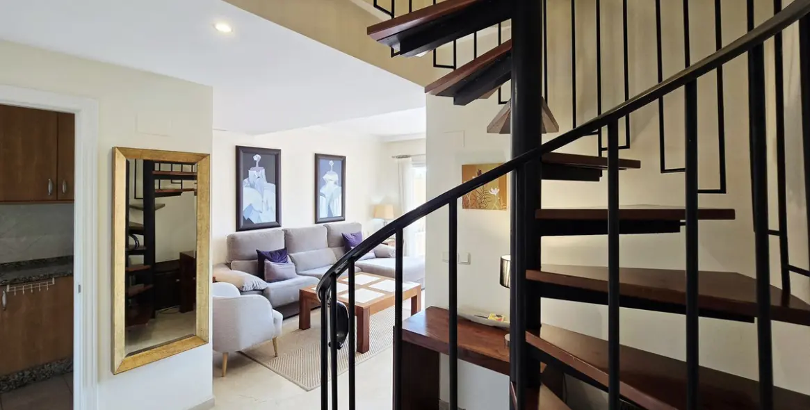 Sale of penthouse in Elviria 6