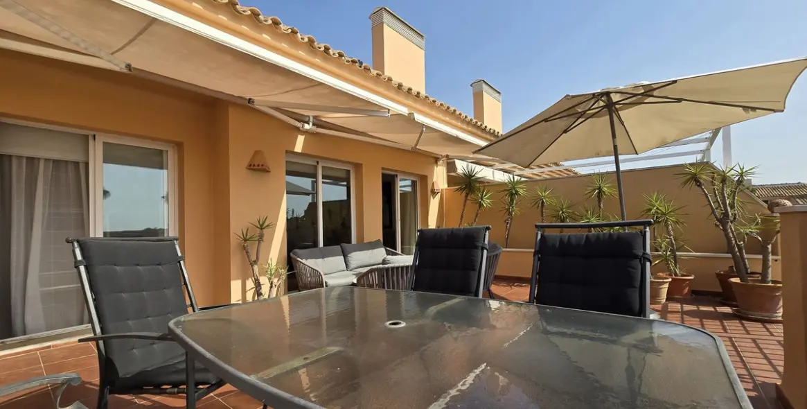 Sale of penthouse in Elviria 10