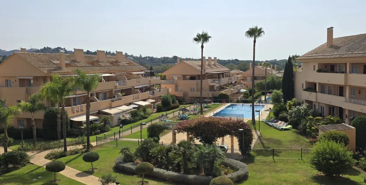 Sale of penthouse in Elviria 11