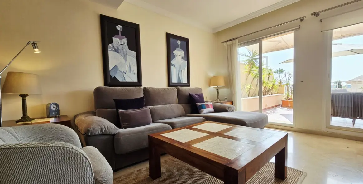 Sale of penthouse in Elviria 13