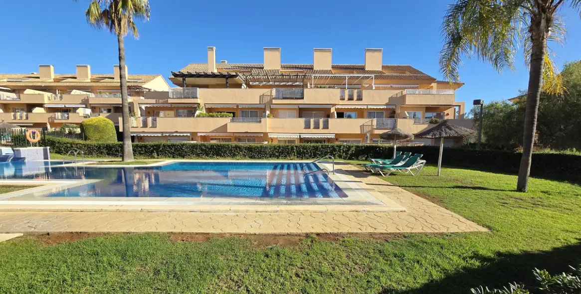 Sale of penthouse in Elviria 17