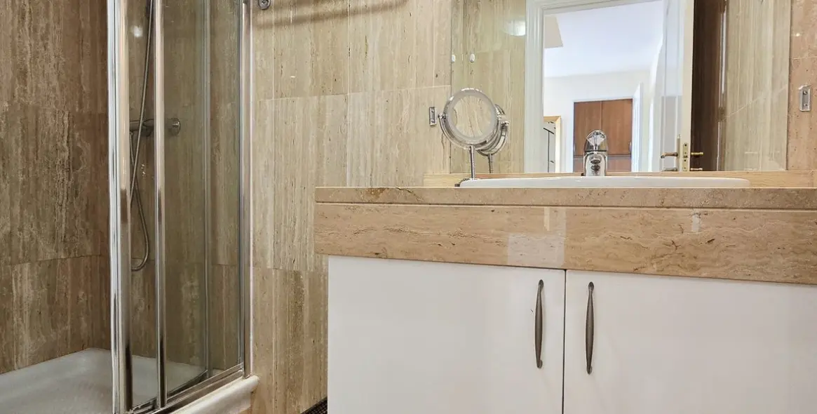 Sale of penthouse in Elviria 20