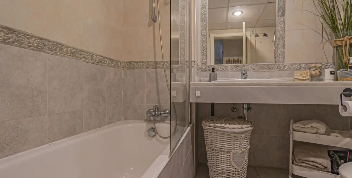 Sale of ground floor apartment in Hacienda del Sol 17