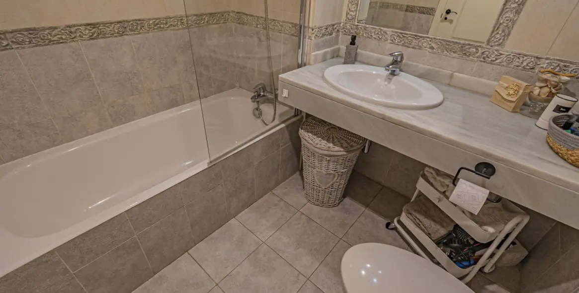 Sale of ground floor apartment in Hacienda del Sol 22