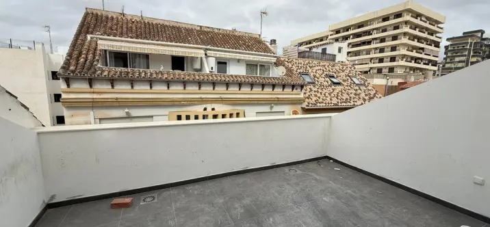 Venta de ático en Fuengirola 0