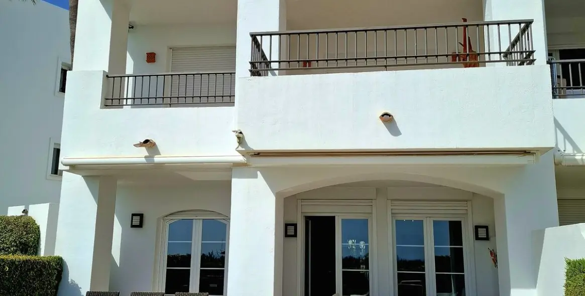 Sale of ground floor apartment in Benahavís 1