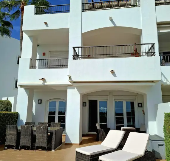 Sale of ground floor apartment in Benahavís
