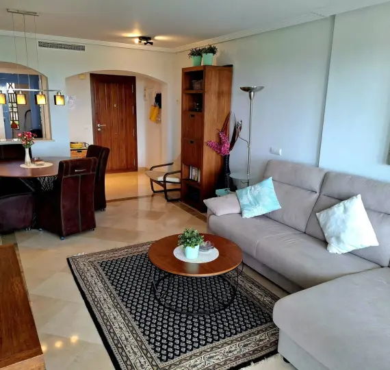 Sale of ground floor apartment in Benahavís