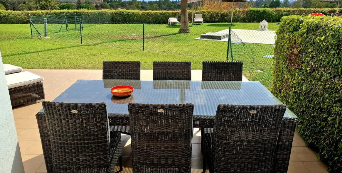 Sale of ground floor apartment in Benahavís 10