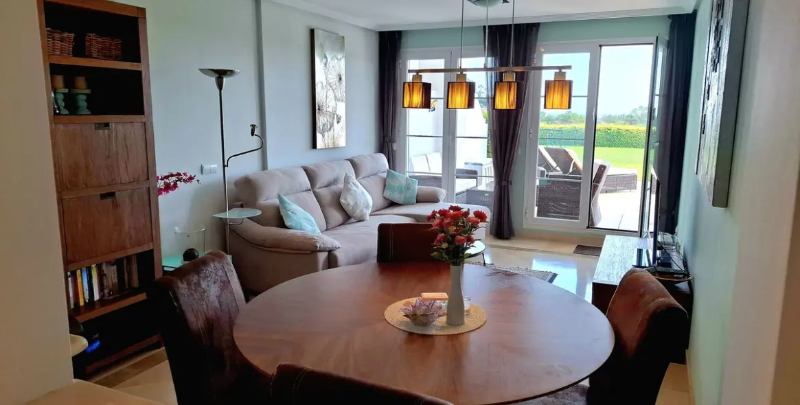 Sale of ground floor apartment in Benahavís 11