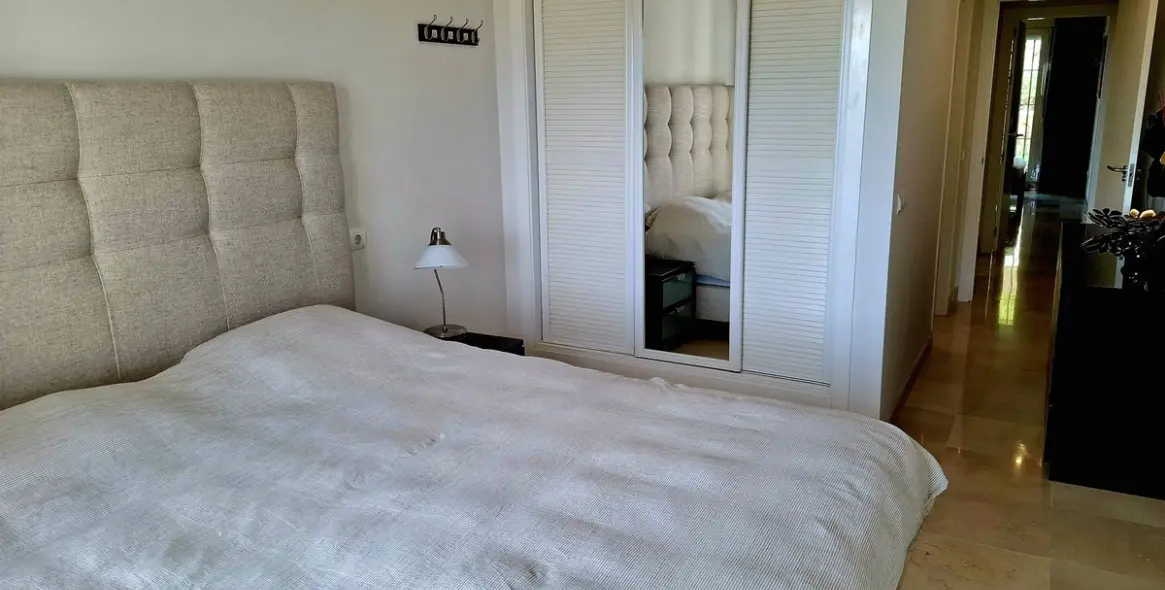 Sale of ground floor apartment in Benahavís 15