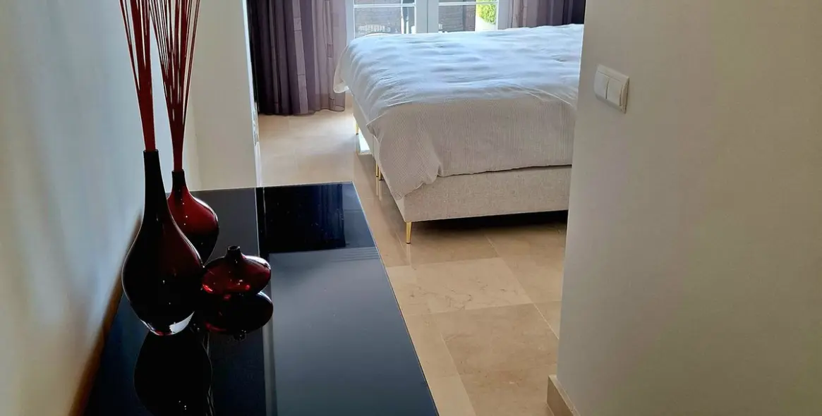 Sale of ground floor apartment in Benahavís 20