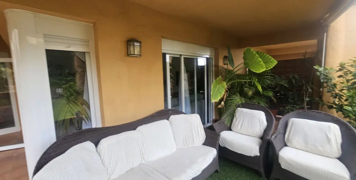 Sale of ground floor apartment in Calahonda 2