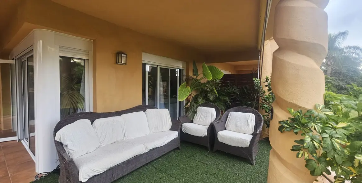 Sale of ground floor apartment in Calahonda 4