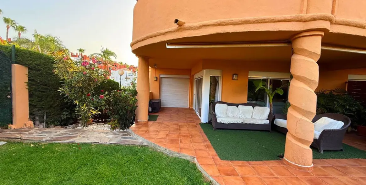 Sale of ground floor apartment in Calahonda 6