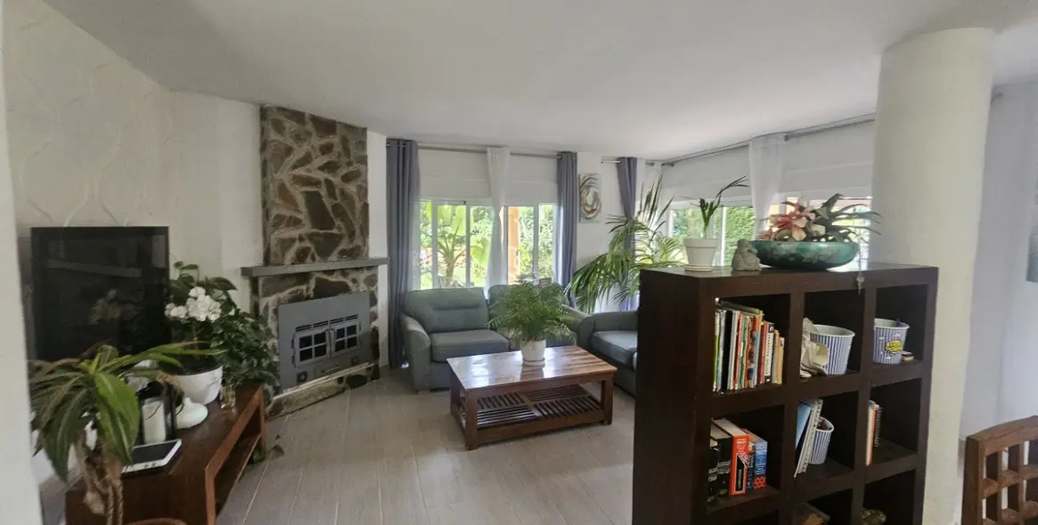 Sale of ground floor apartment in Calahonda 17