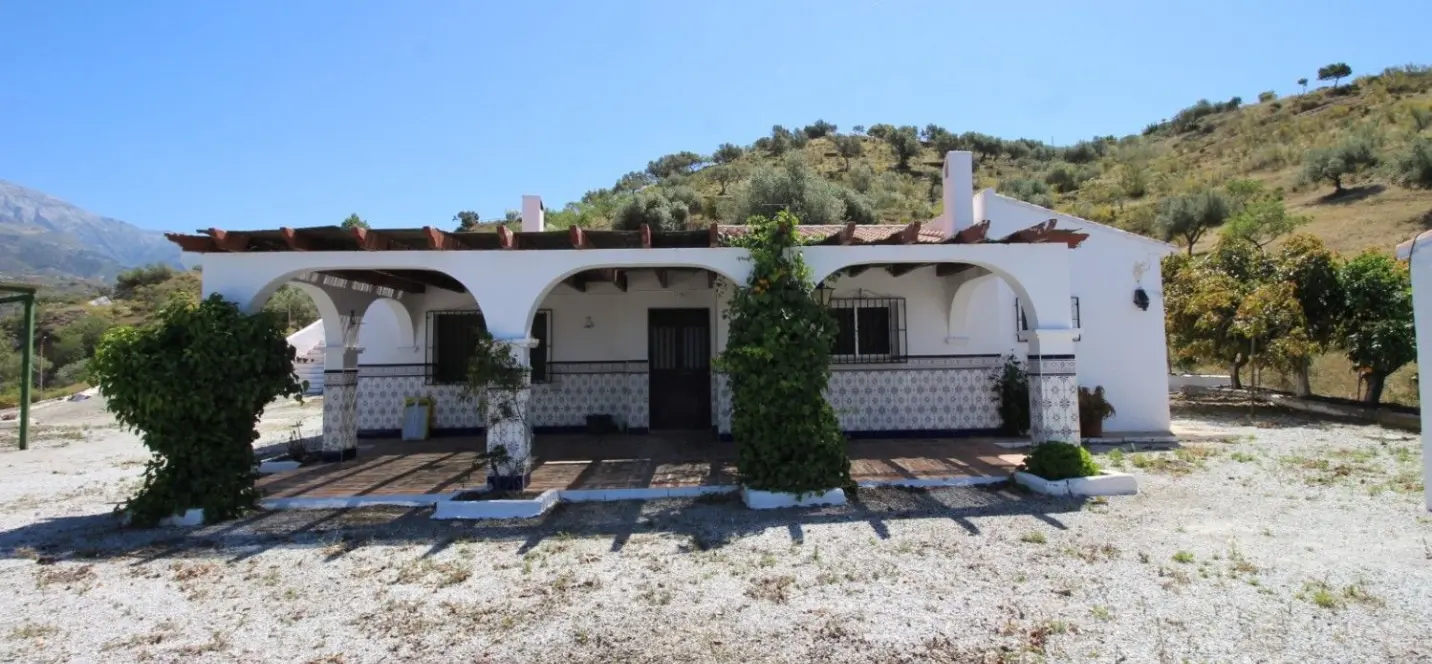 Продажа финки в Canillas de Aceituno 0