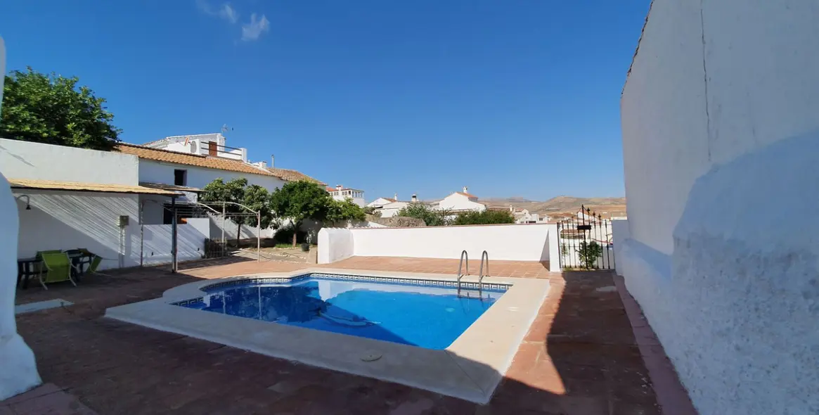 Sale of townhouse in Ardales 1