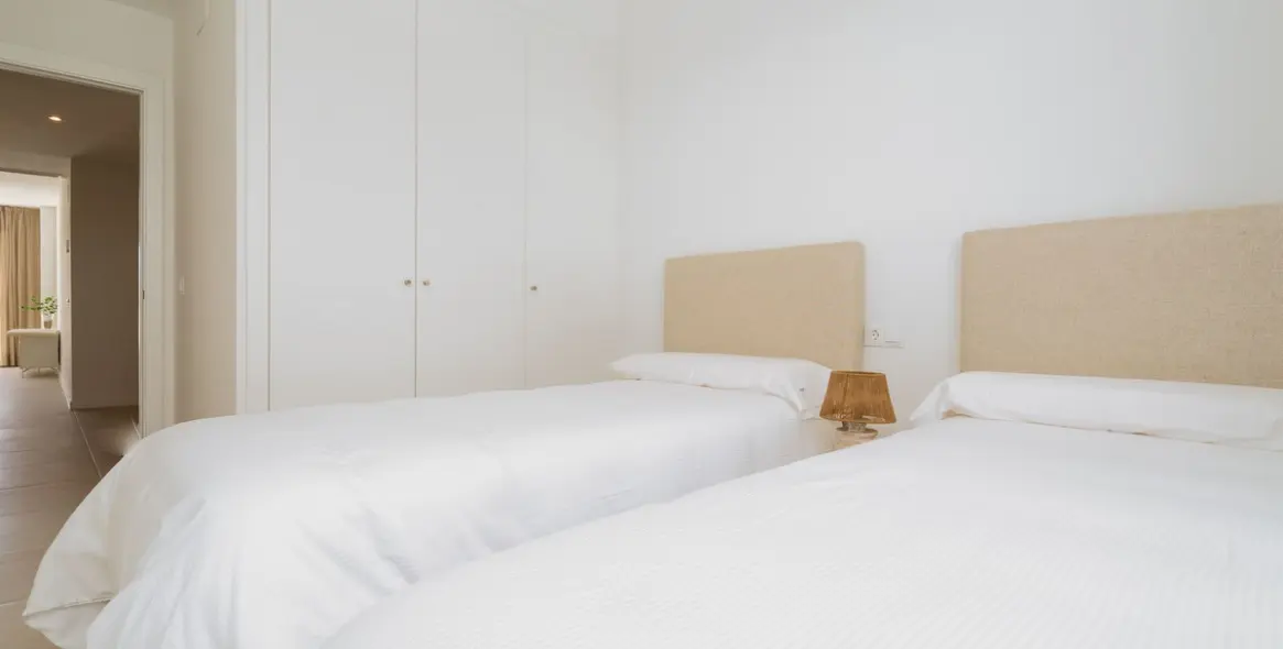 Sale of middle floor apartment in Estepona (district Estepona) 10