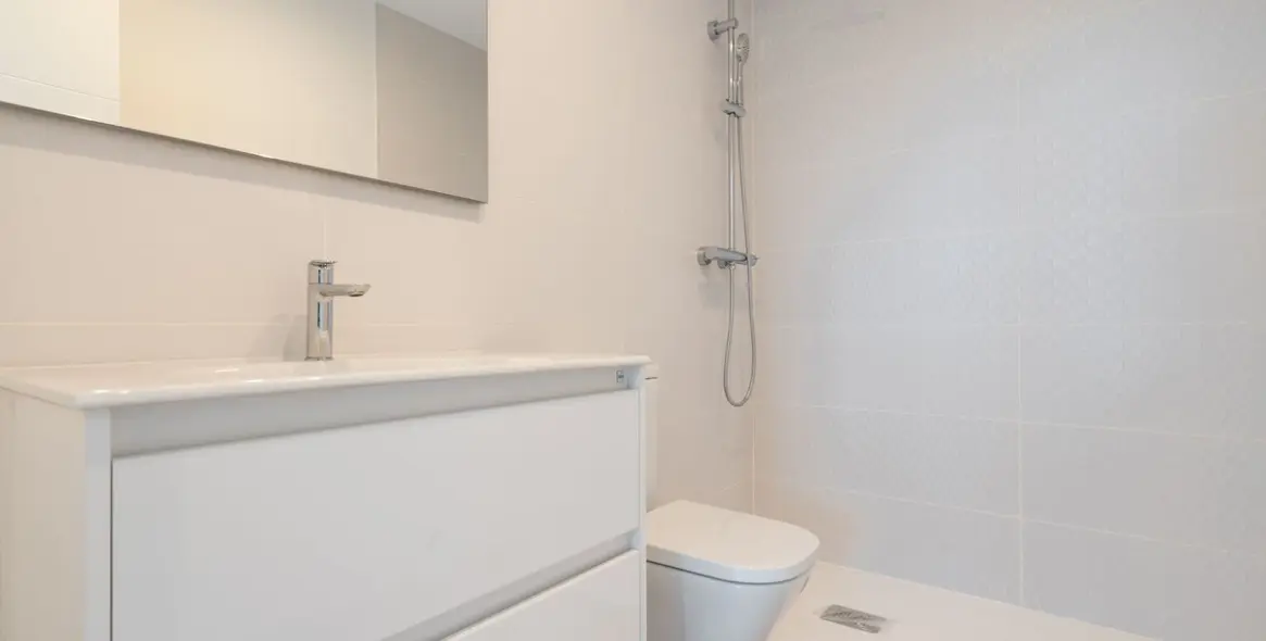 Продажа апартаментов на среднем этаже в Estepona 13