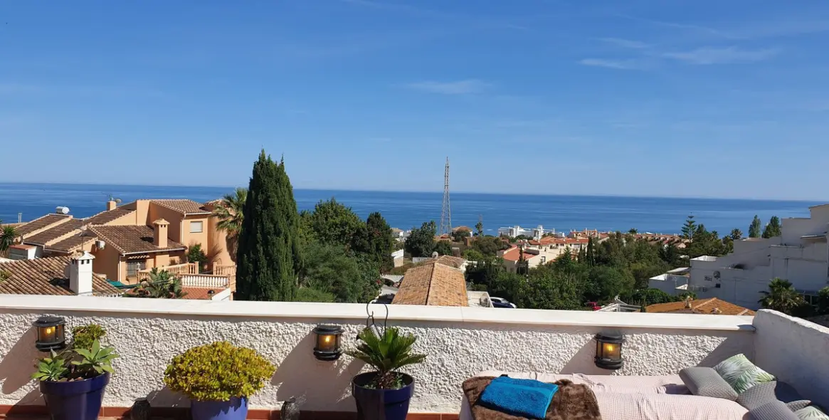 Sale of middle floor apartment in Benalmadena 1