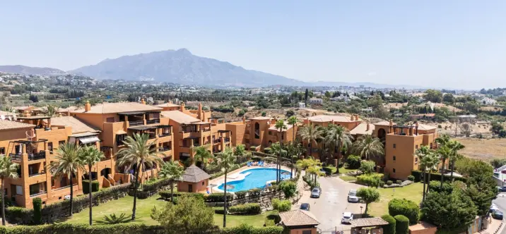 Продажа апартаментов на среднем этаже в Benahavís 0