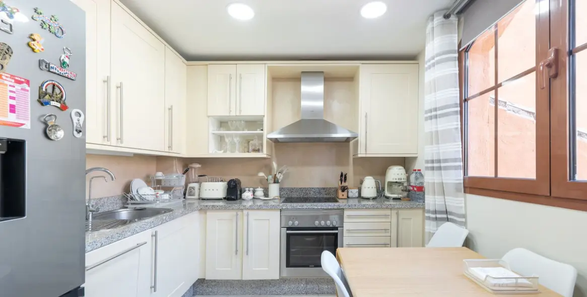 Sale of middle floor apartment in Benahavís 3